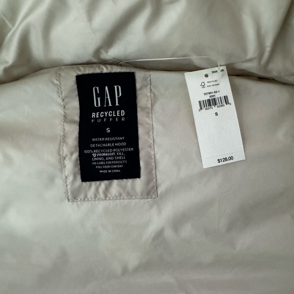 Gap women’s recycled puffer vest - Picture 2 of 9
